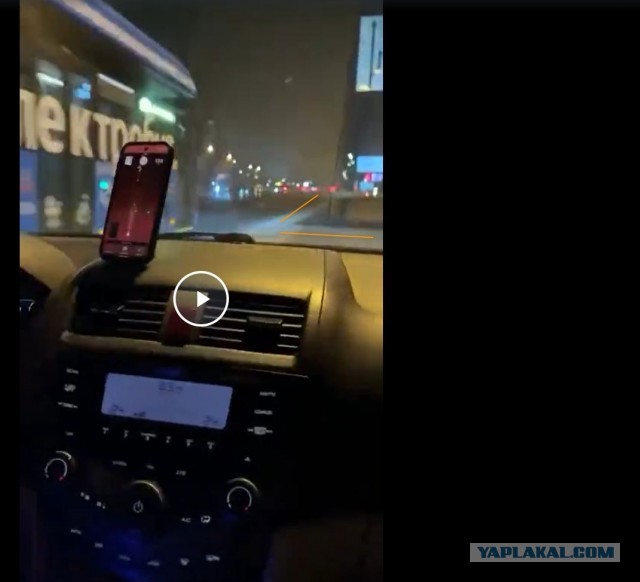 Асфальт не соглашается с поездками этих дибилов