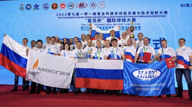 Сварщикам и отделочникам в России готовы платить до ₽300 тыс. в месяц