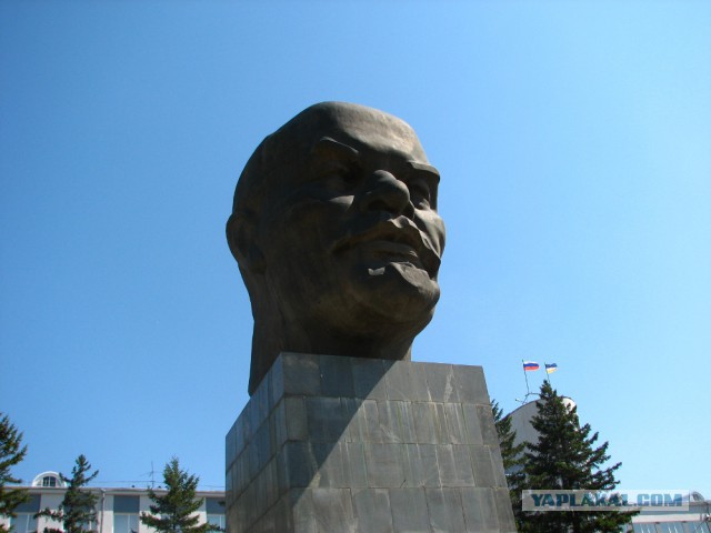 Самая большая в мире голова Ленина