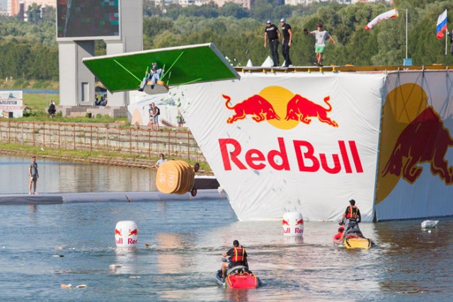 Red Bull Flugtag 2015: полет головы Михалкова
