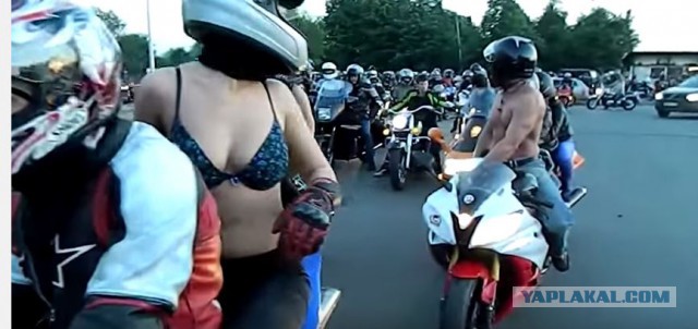 Ночные TOPLESS-покатушки в Нижнем Новгороде