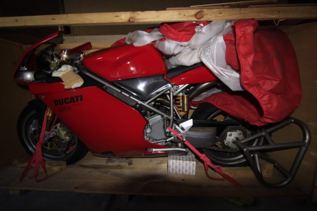 Забытый владельцем: новый Ducati 996R в заводском ящике