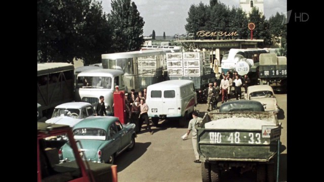 Киев и советский автотрафик 1962 года в фильме "Королева бензоколонки"