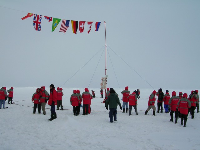 Как возят туристов на Северный полюс.