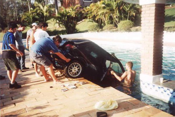 Погуляли у бассейна