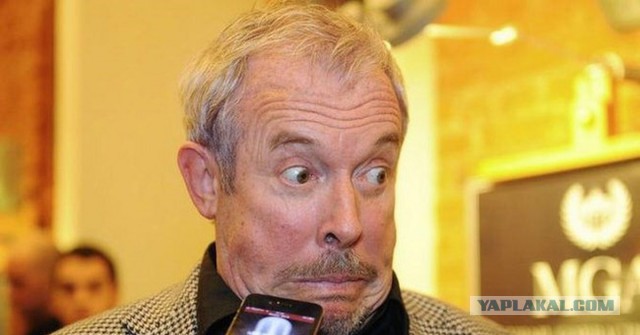 На 3 часа задержали отправление рейса Самара - Гоа. Пьяный дебошир начал буянить и сцепился с одним из пассажиров