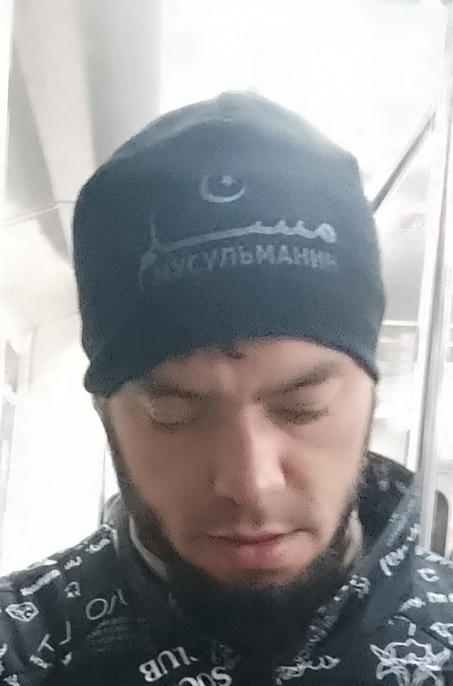 Вот таких сразу депортировать без объяснений!