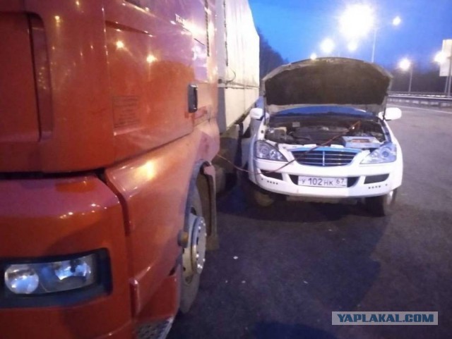 Своих не бросаем: как смоленские автомобилисты помогли гомельчанину-дальнобойщику