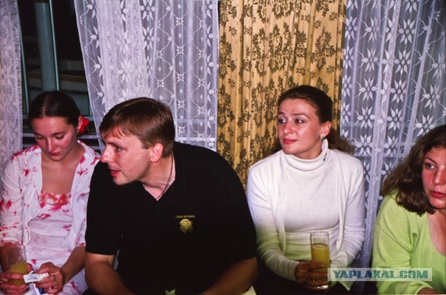 Узнаваемые лица на фото..