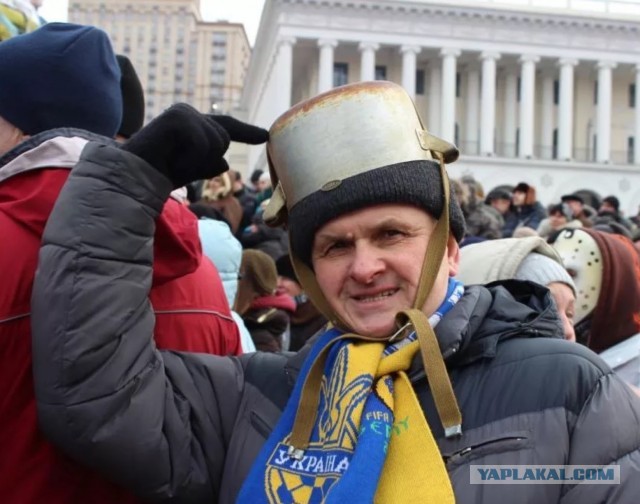 Макфол, уж чья бы корова не мычала!