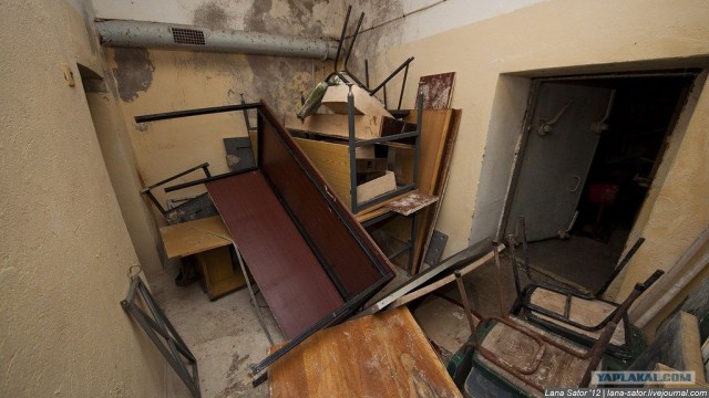 Пионерский лагерь с бассейном и бомбоубежищем