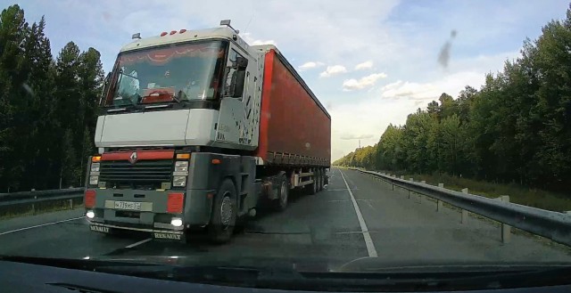 Ехали как-то по пустой дороге два автомобиля...