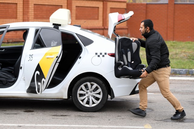 «Яндекс.Такси» до конца года снизит стоимость поездок с детьми