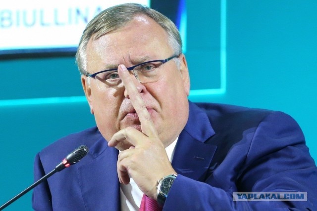 ВТБ столкнулся с массовым отказом граждан платить по кредитам и выставил на продажу рекордный портфель долгов на 16 млрд рублей