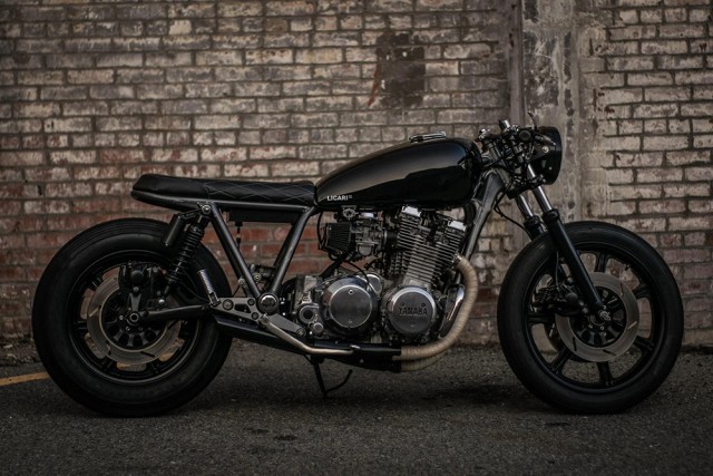 Черный как ночь: уникальный кастом Yamaha XS1100 поражает деталями — как создавался проект