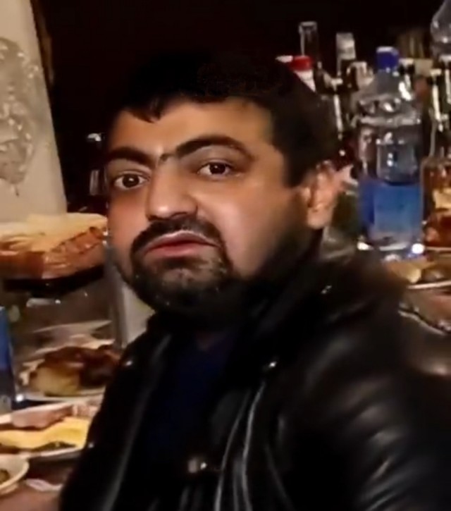 А эта свадьба, свадьба, свадьба пела и плясала