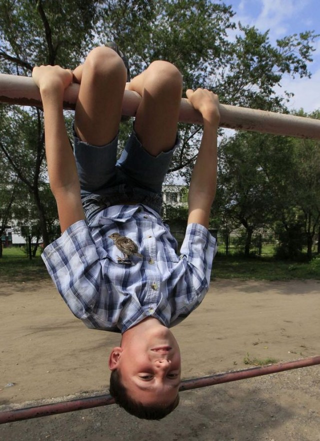 Мальчик и воробей