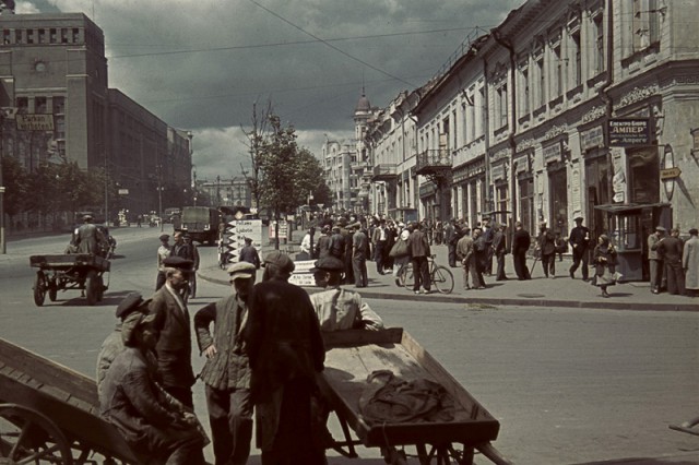 Фотографии из оккупированного немцами Харькова