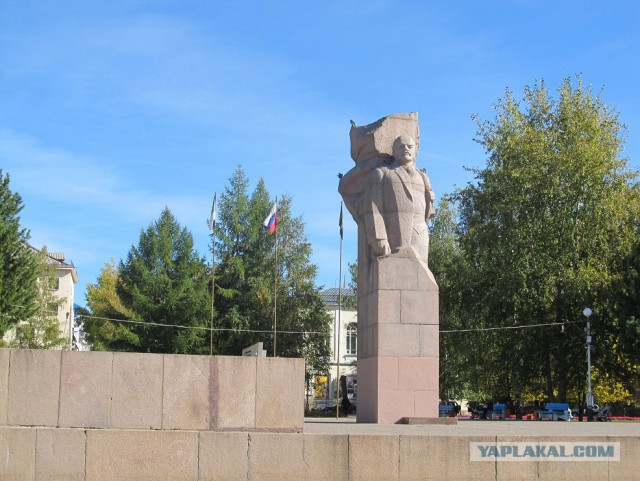 Памятники Ленину