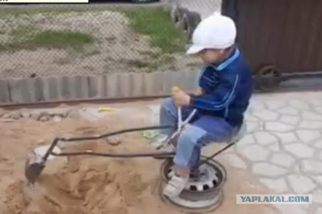 Первый российский мини экскаватор