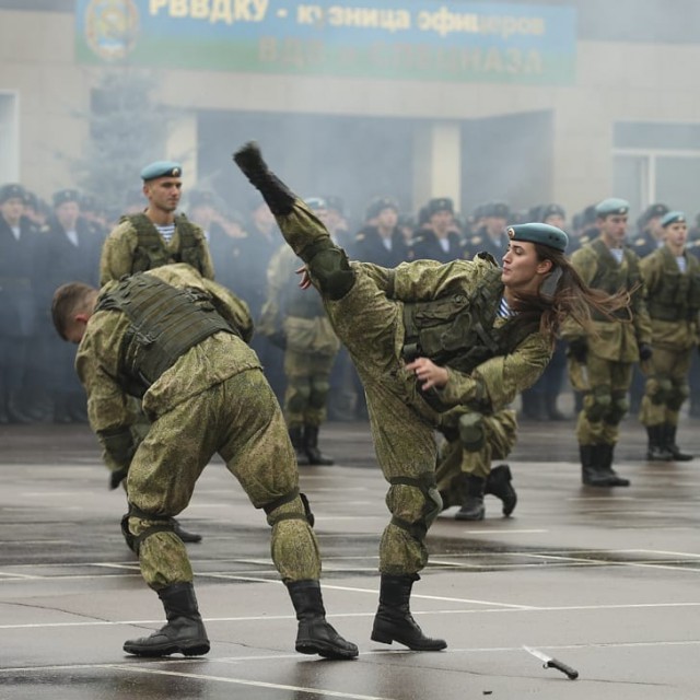 Леди в форме!