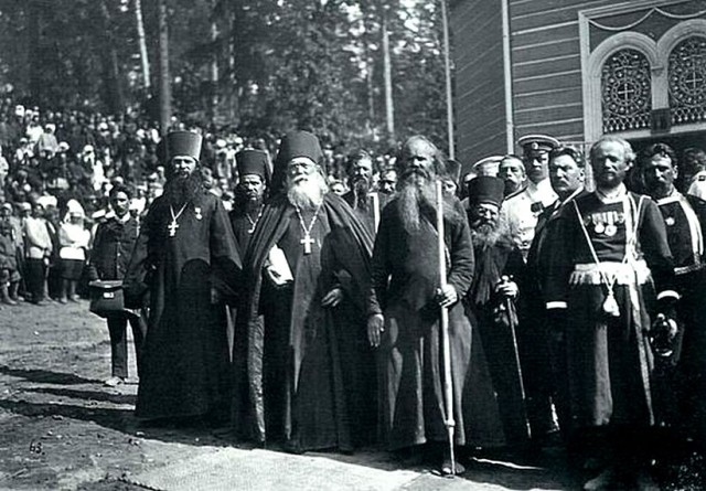 "Балы, красавицы, лакеи, юнкера, и вальсы Шуберта, и хруст французской булки"