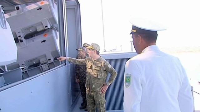 К приезду Гурбангулы Бердымухамедова в воинскую часть военно-морских сил Туркменистана для моряков построили бутафорский корабль