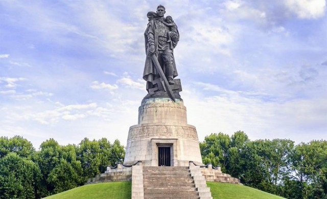 Высота статуй по всему миру