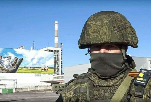 Российские войска берут под контроль Запорожскую АЭС.