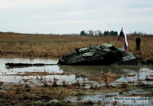 Уничтоженная американская 155-мм гаубица М777 где-то под Бахмутом.