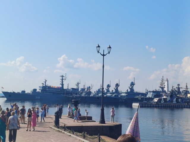 Пройтись по центру