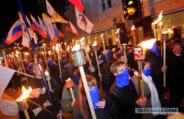 Беркут на въезде в Крым 4 марта.