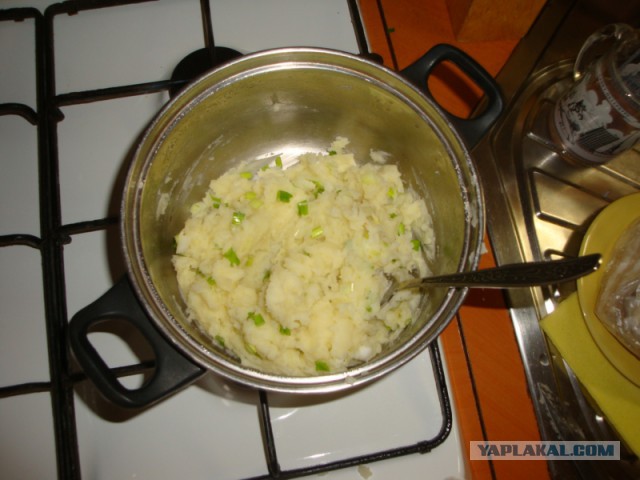 куриные монстры с пюре и сыром...