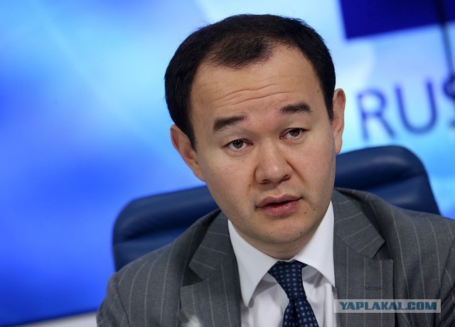 Сегодня утром мужчина с охраной в ЖК «Резиденция Сколково» в Заречье избил газелиста