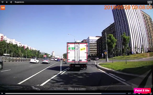 Нужно ли уступать автобусу?