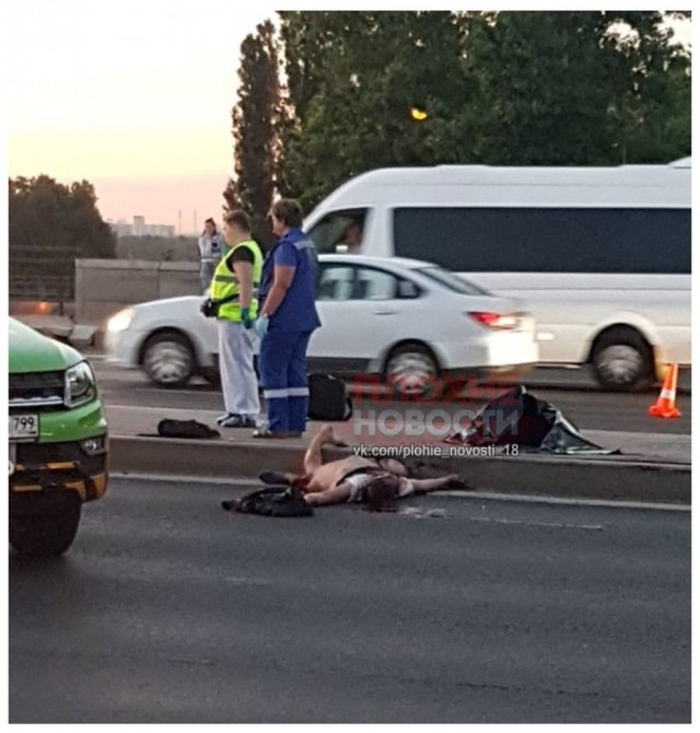 В аварии на Каширском шоссе в столичном районе Москворечье-Сабурово погибли два человека.