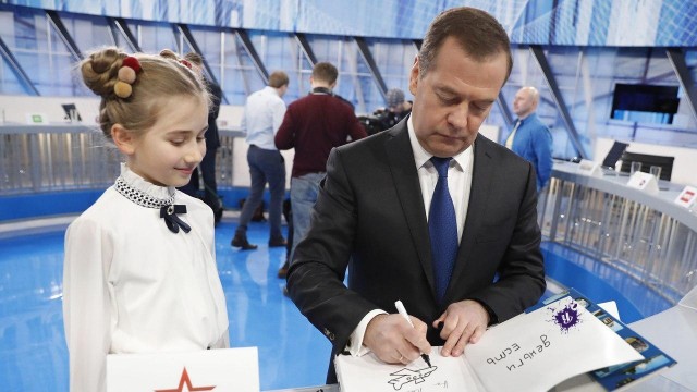 Медведев рассказал о росте доходов россиян