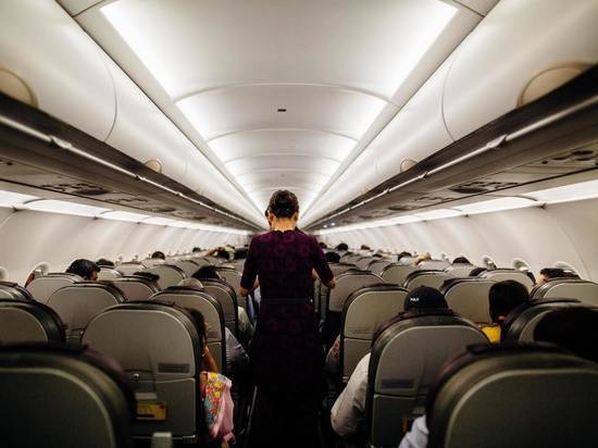 Туристов возмутил внешний вид стюардесс на российских авиалиниях
