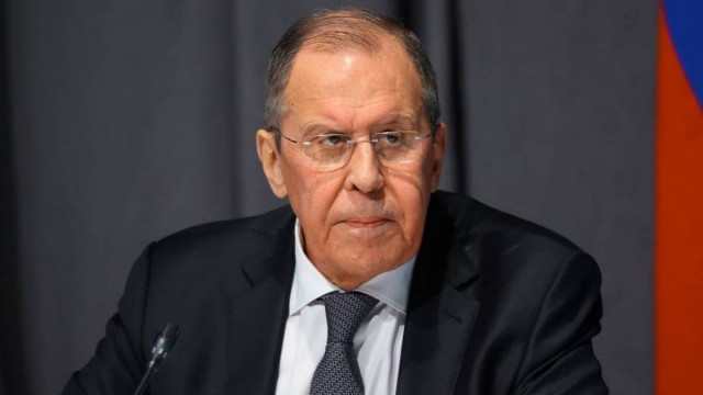 Глава МИД РФ Сергей Лавров прокомментировал появившиеся в Европе слухи о якобы имеющей место болезни президента Владимира Путина