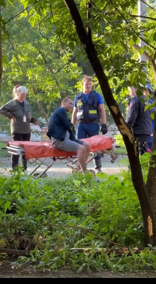 В Москве пассажир автобуса ударил водителя за просьбу надеть намордник на собаку.