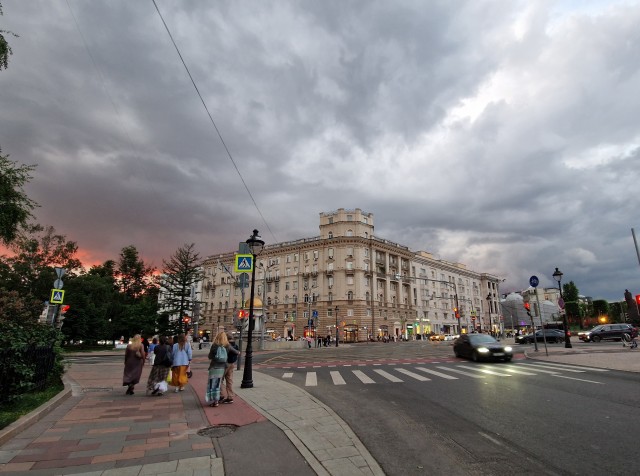 Закат после грозы в Москве