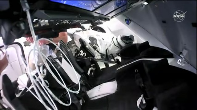Стыковка SpaceX Crew Dragon с МКС