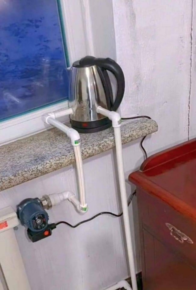 Ну ё-маё, насос распайкой вниз нельзя!