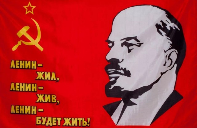 Мавзолей Ленина на Красной площади открывается сегодня для посетителей после двухмесячных профилактических работ.