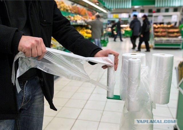 Россиян предупредили об аресте и штрафах из-за пакетов в магазине