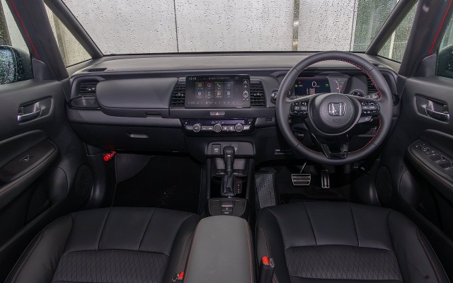 Новая Honda Fit 2026 для рынка Японии. Цена в базе - 1,050 млн. рублей, в самом топе -1,4 млн рублей