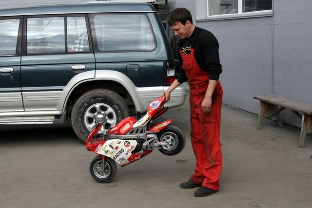 Минимото - оно еще и ездит!