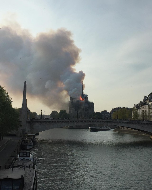 ⚡️В Соборе Парижской Богоматери произошёл пожар - AFP