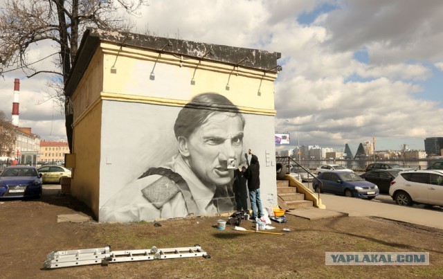 В Петербурге появилось и почти сразу же пропало граффити с Марией Колесниковой
