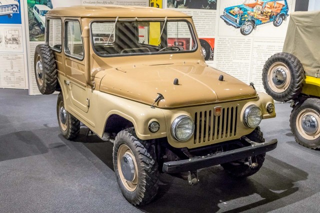 "Москвичи"- внедорожники - блеск немногочисленных "галош"